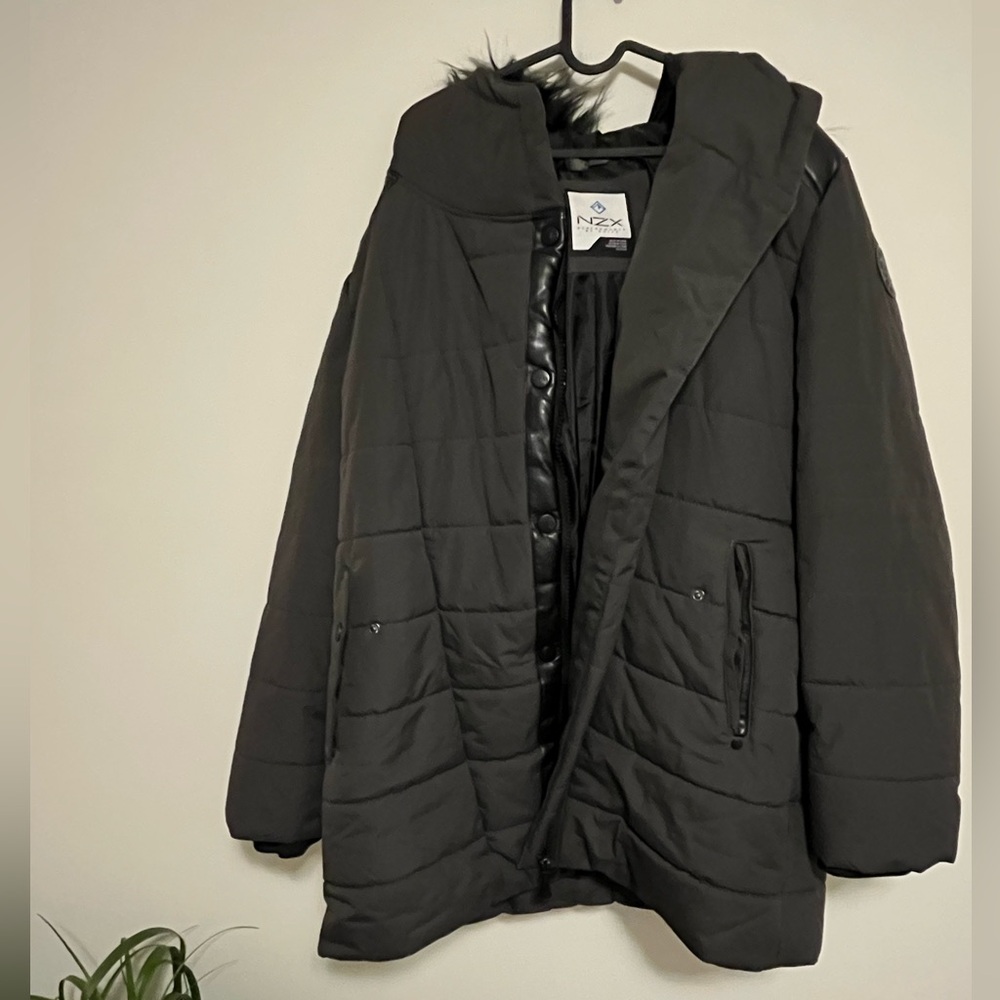 Noize winter coat in Large size with fur lined hood and leather shoulders